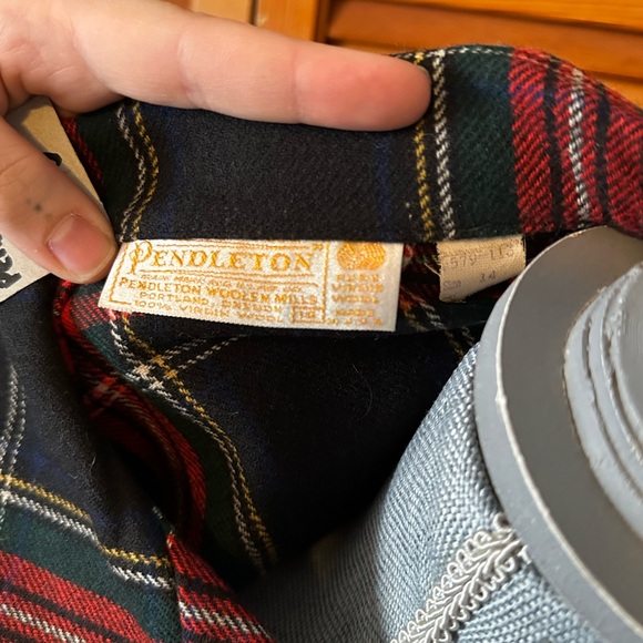 Vintage 1970s Pendleton Wool Red Green Black Tartan Plaid Blazer with Tie Belt - Picture 6 of 6